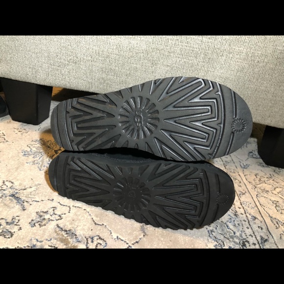 UGG Classic Short II In Black - Picture 8 of 9